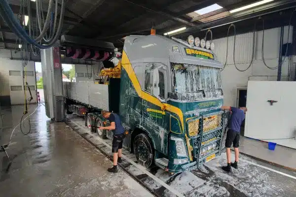 Vrachtwagen wassen